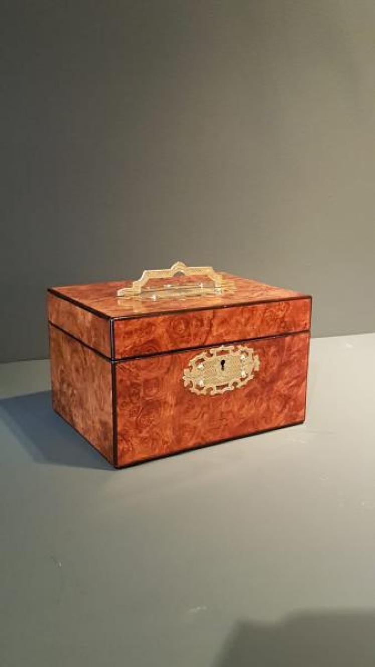 Fine Quality Victorian Walnut Jewellery Box - Image 1