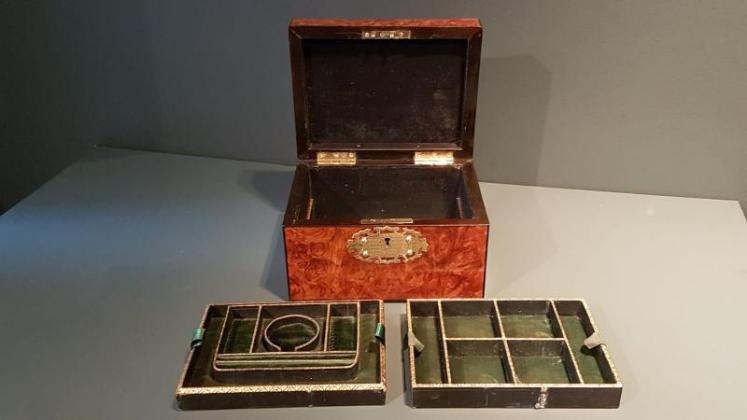 Fine Quality Victorian Walnut Jewellery Box - Image 4