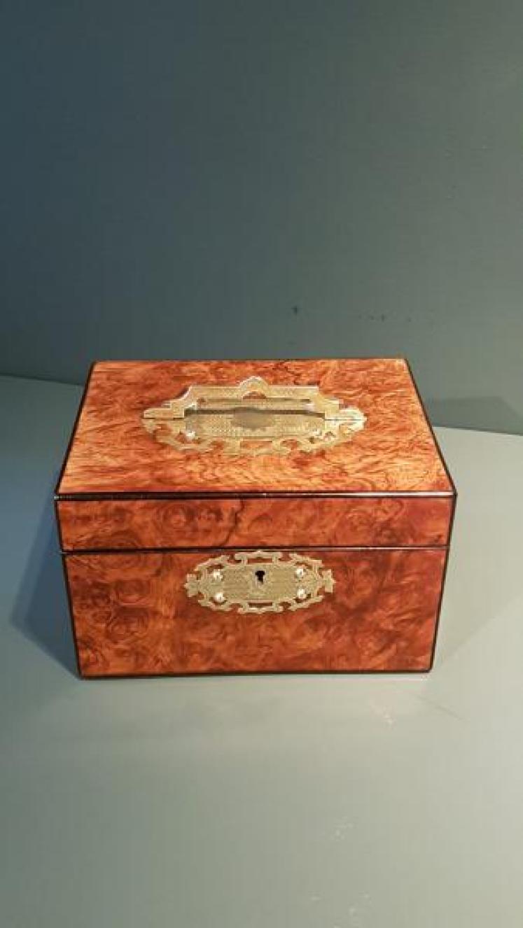 Fine Quality Victorian Walnut Jewellery Box - Image 5