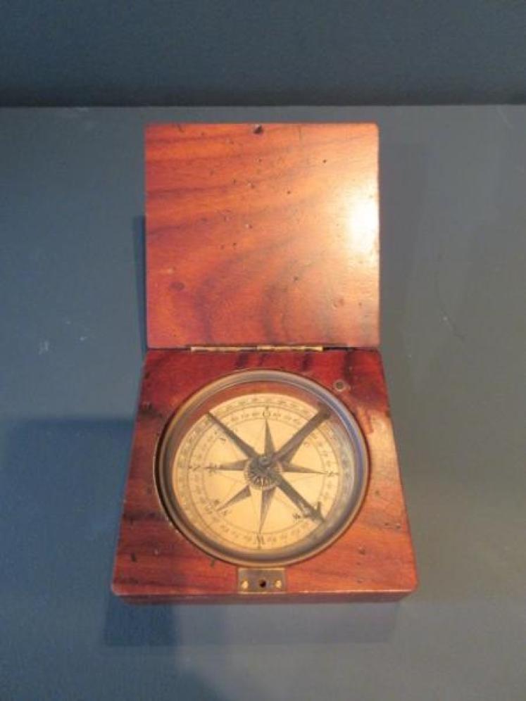 Antique Walnut Cased Pocket Compass - Image 3