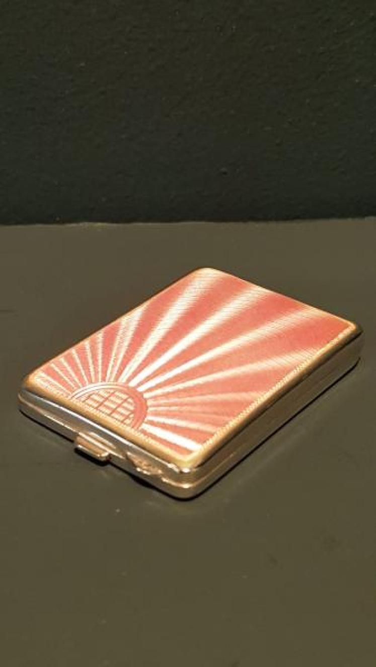 Silver and Pink Sunburst Engine Turned Ladies Matchbook Holder - Image 1
