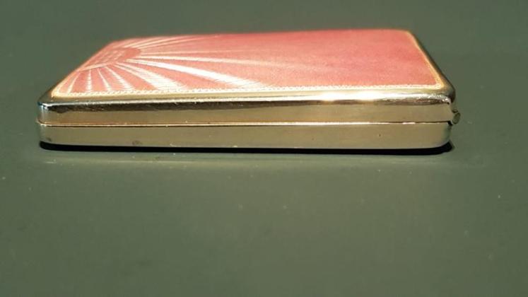 Silver and Pink Sunburst Engine Turned Ladies Matchbook Holder - Image 2