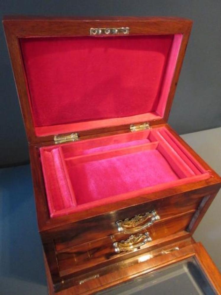 Mid Victorian Figured Walnut Fall Front Jewellery Box - Image 4