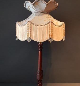 Fine Quality Edwardian Carved Mahogany Table Lamp 