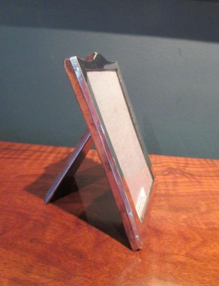 George V Period Silver Shaped Top Photo Frame - Image 5