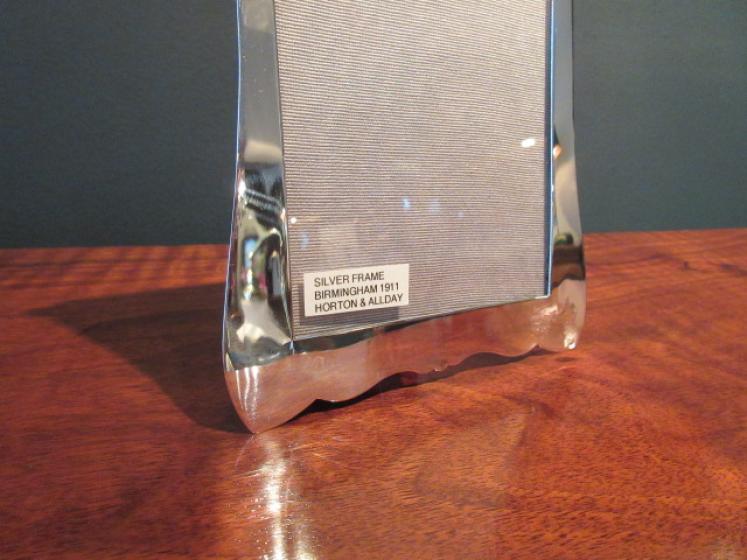 George V Period Silver Shaped Photo Frame - Image 3