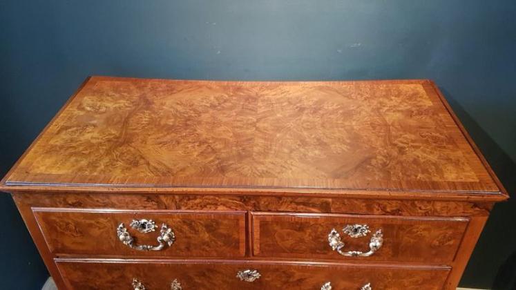 Superb Quality Victorian Burr Walnut Chest of Drawers - Image 6