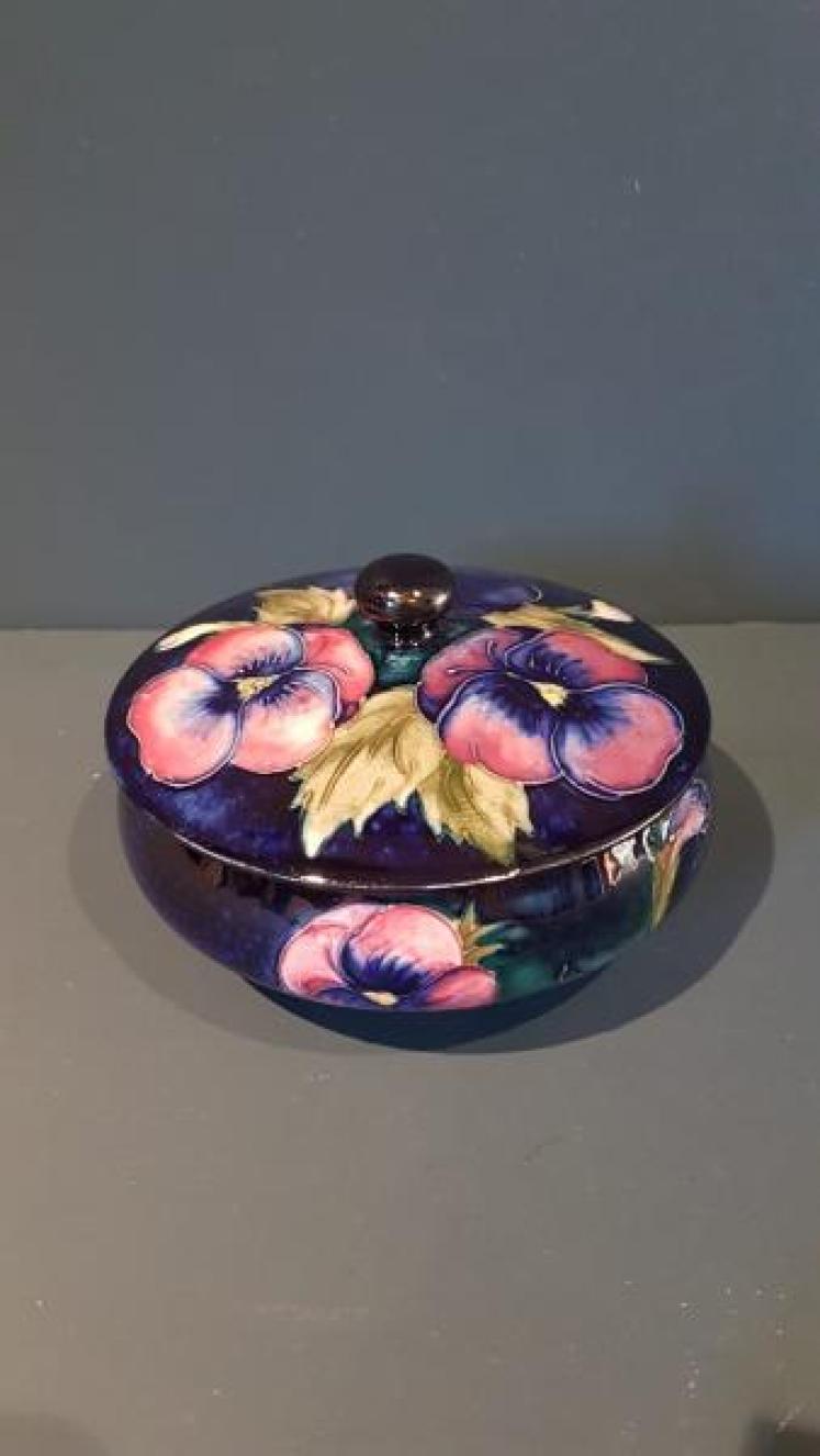 1930's Moorcroft Pansy Powder Bowl and Cover - Image 1