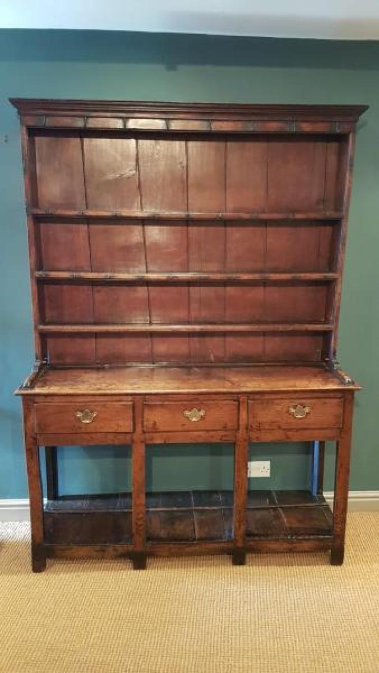 Superb Antique George II Period Oak Open Pot Board Dresser - Image 1