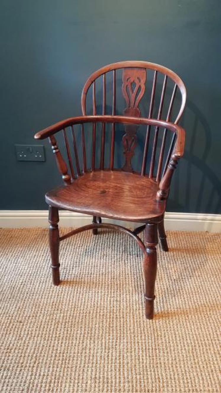 Early Victorian Yew Wood Low Back Windsor Chair - Image 1