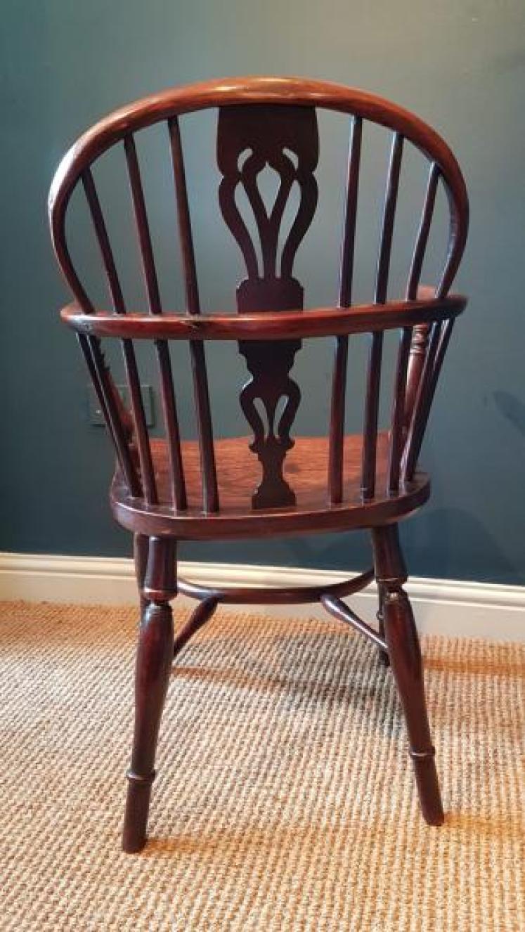 Early Victorian Yew Wood Low Back Windsor Chair - Image 3