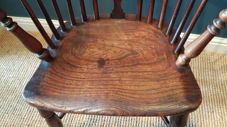 Early Victorian Yew Wood Low Back Windsor Chair - Image 4