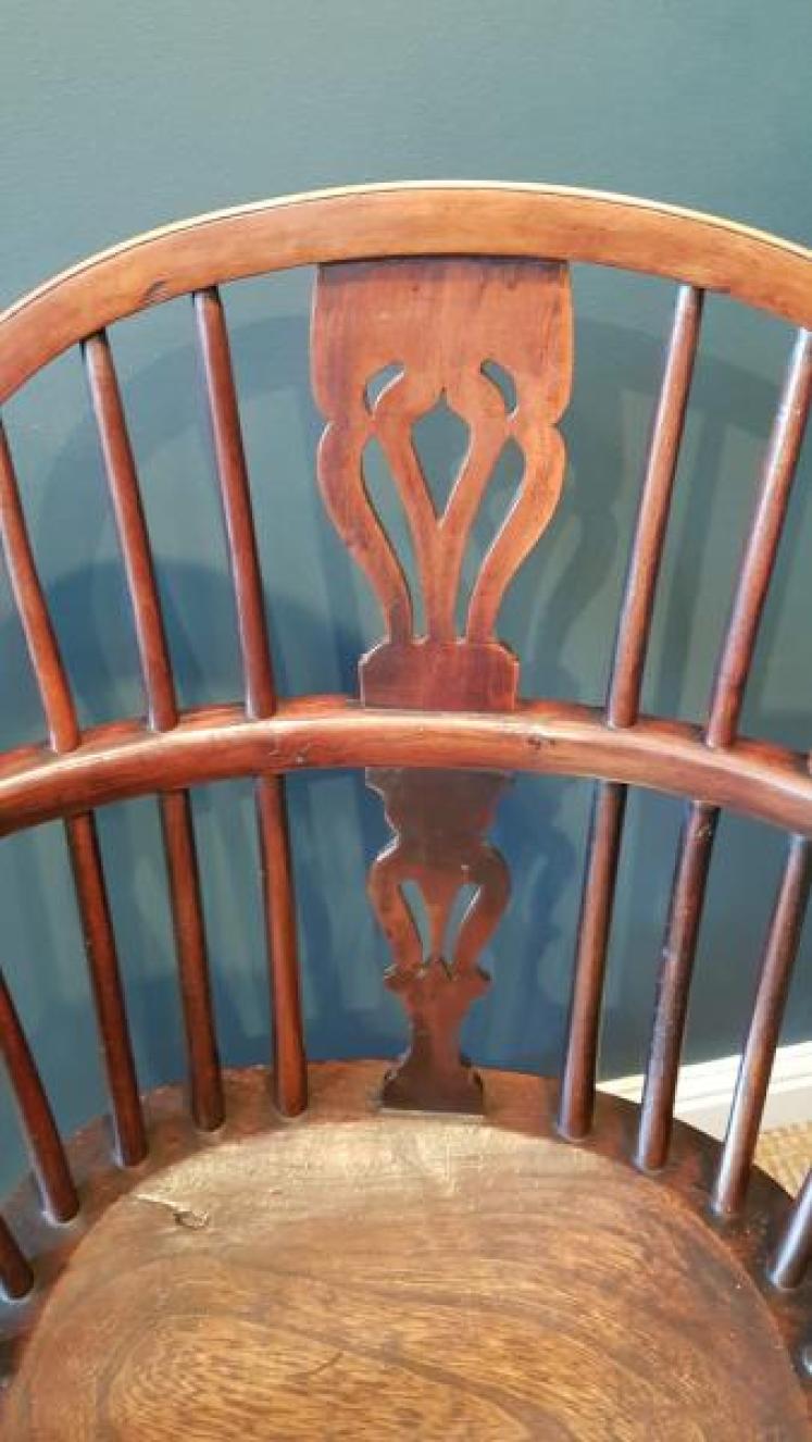 Early Victorian Yew Wood Low Back Windsor Chair - Image 5