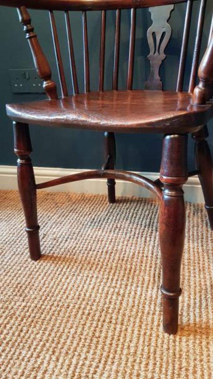 Early Victorian Yew Wood Low Back Windsor Chair - Image 6