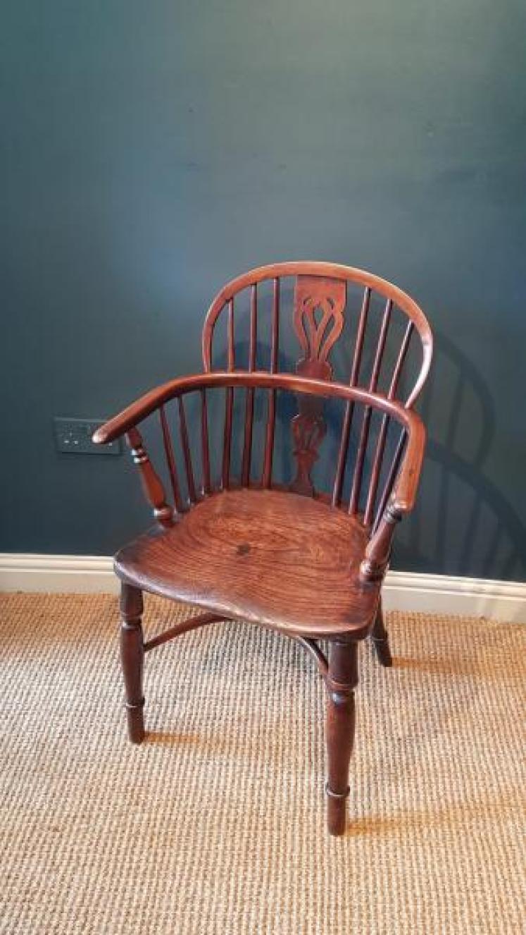 Early Victorian Yew Wood Low Back Windsor Chair - Image 7