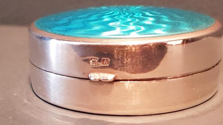 George V Engine Turned Enamel Silver Box - Image 5
