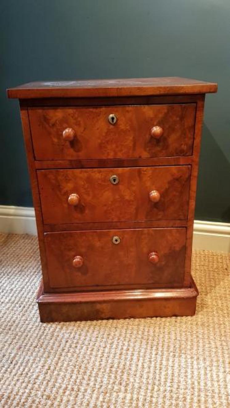 Matching Pair of Antique Victorian Burr Walnut Bedside Chests - Image 6