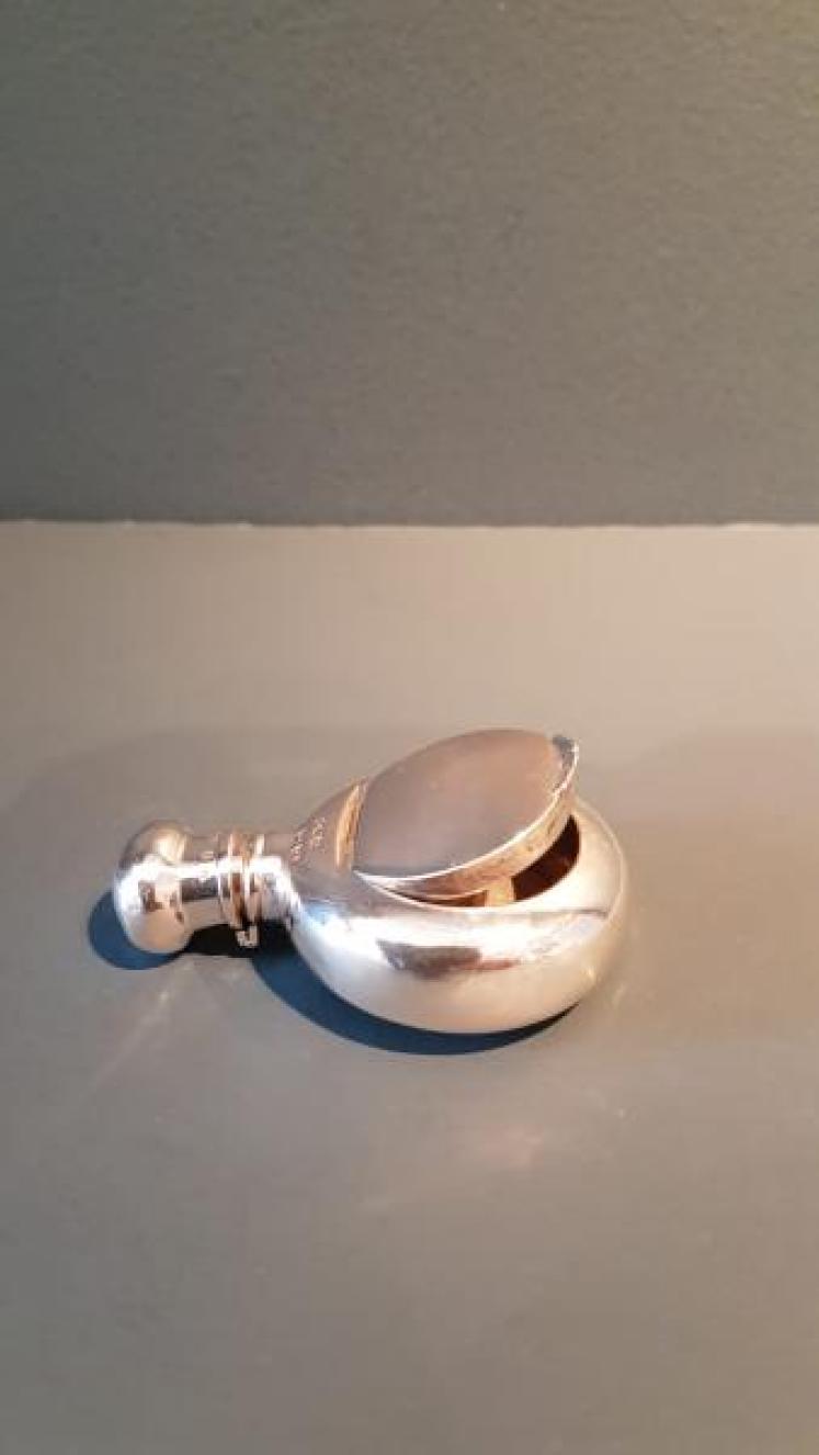 Chester Silver Snuff and Smelling Salts Bottle - Image 2