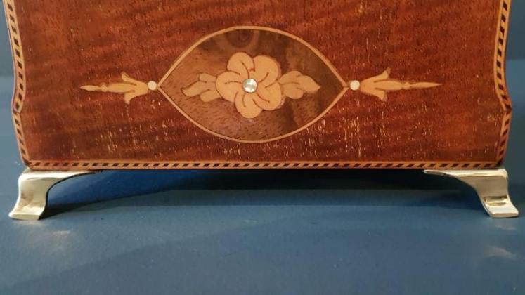 Fine Quality Edwardian Inlaid Mahogany Mantel Clock - Image 4