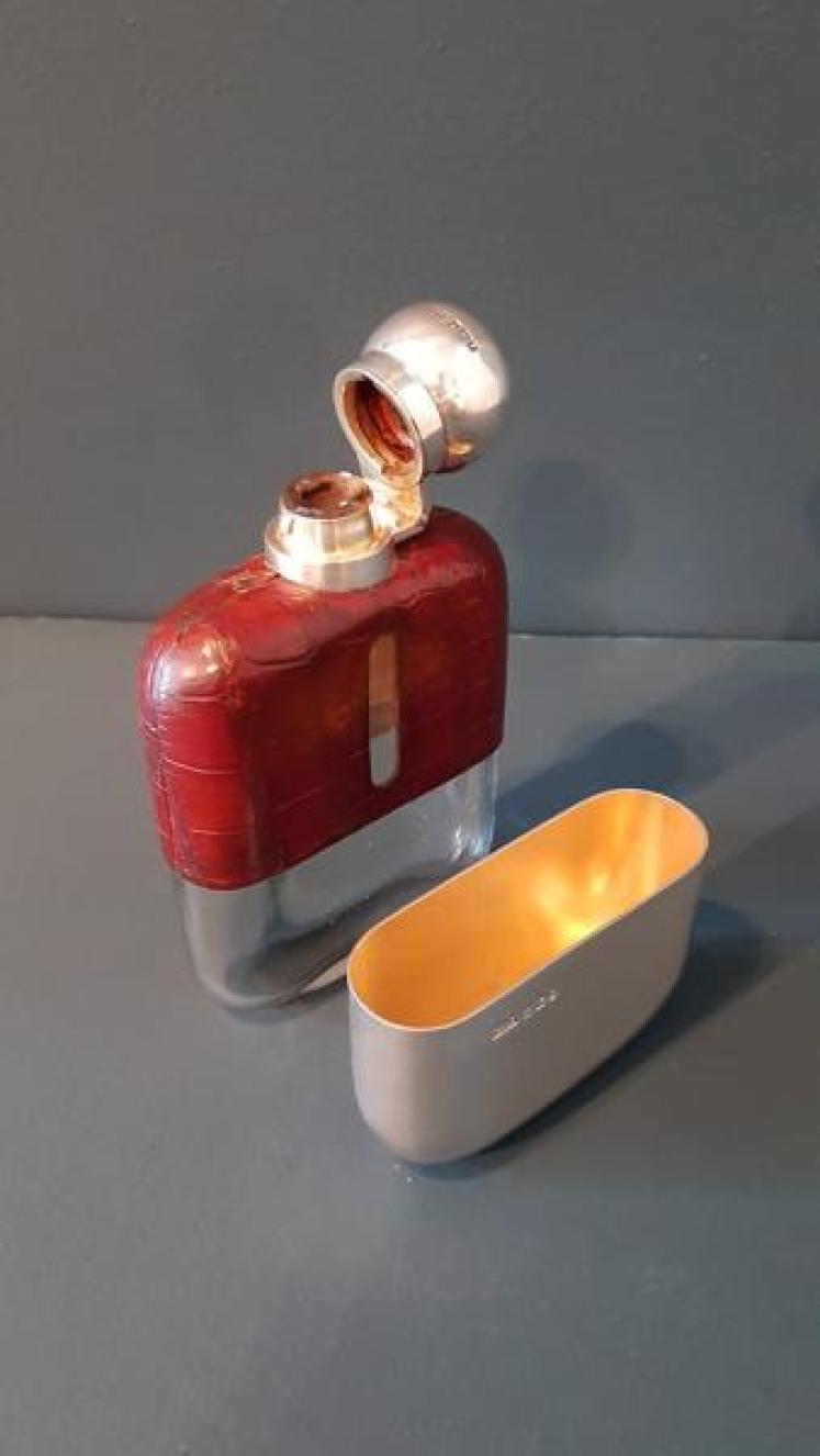 George V Antique Silver and Crocodile Skin Hip Flask - Image 2