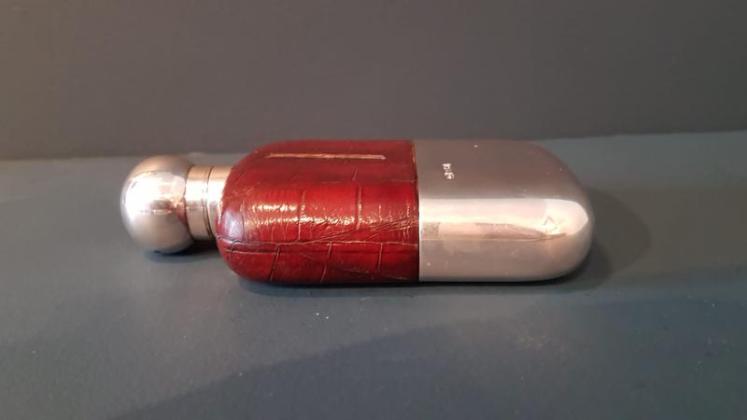 George V Antique Silver and Crocodile Skin Hip Flask - Image 3