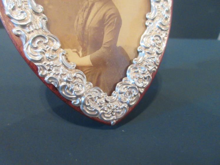 Antique Silver Heart Shaped Photo Frame - Image 3