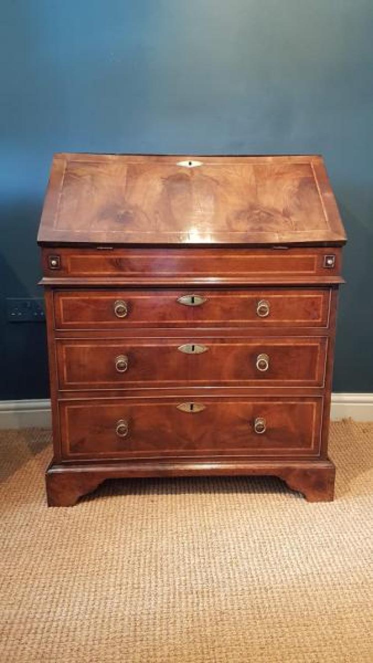 Superb George II Yew Wood Bureau - Image 1