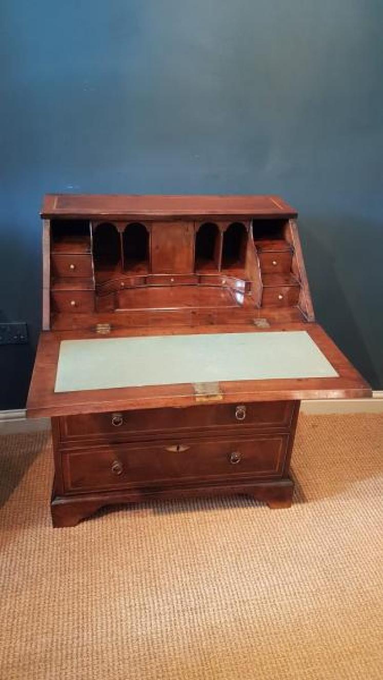 Superb George II Yew Wood Bureau - Image 2