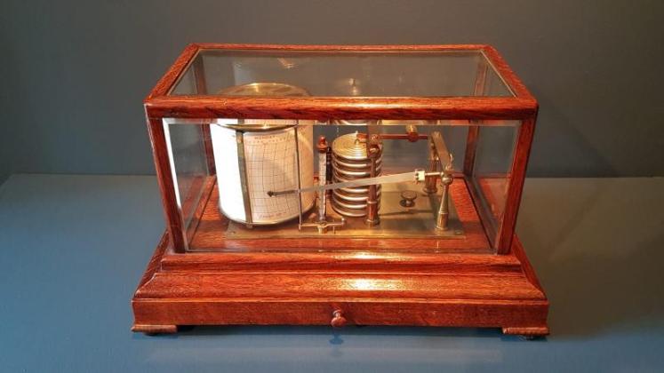 Late Victorian Oak Cased Negretti and Zambra Barograph - Image 1