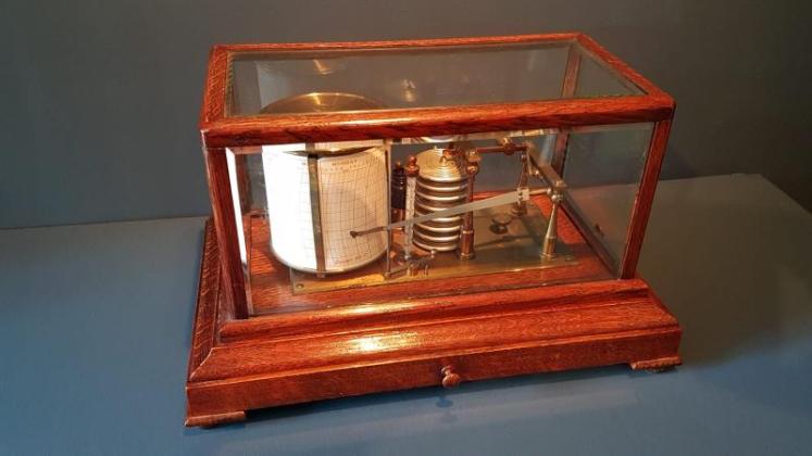 Late Victorian Oak Cased Negretti and Zambra Barograph - Image 2