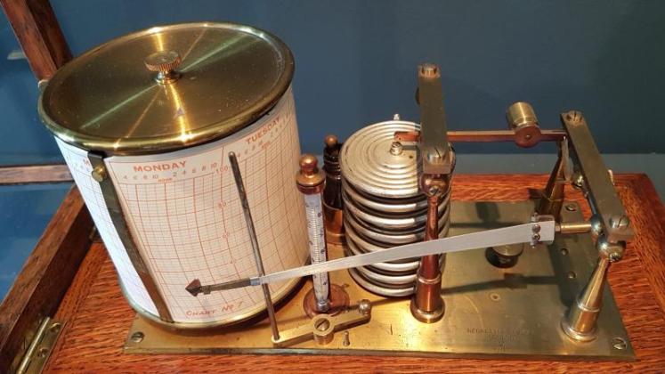 Late Victorian Oak Cased Negretti and Zambra Barograph - Image 4