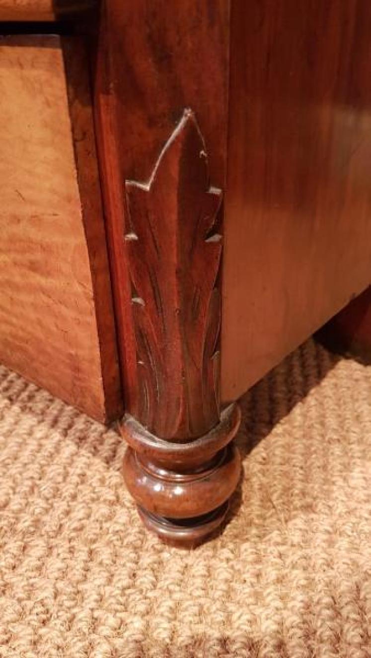 Small William IV Walnut Chest of Drawers - Image 5
