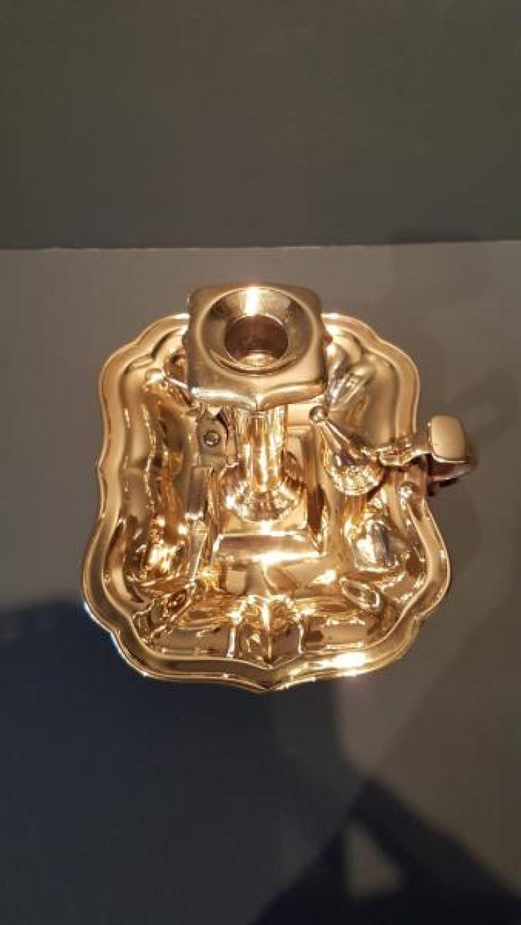 George III Brass Chamber Stick and Accessories - Image 2