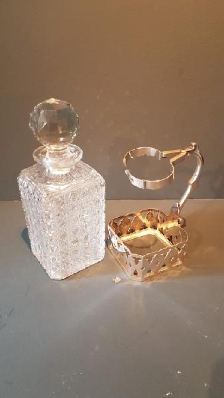 Cut Crystal Decanter in Silver Plated Pouring Mount  - Image 3