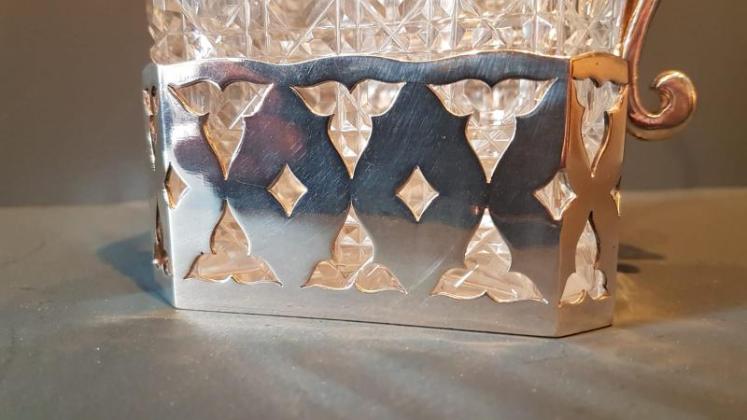 Cut Crystal Decanter in Silver Plated Pouring Mount  - Image 4