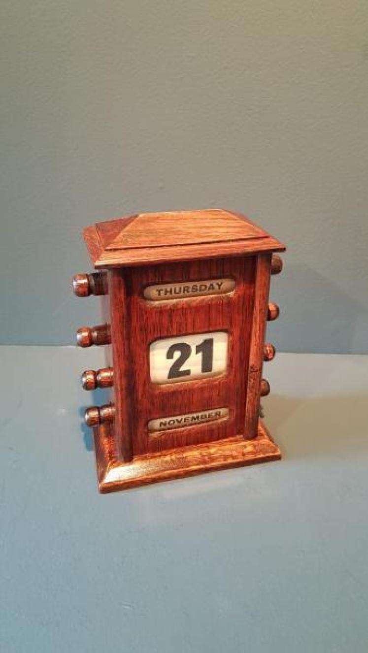 Antique Edwardian Oak Perpetual Desk Calendar - Image 1