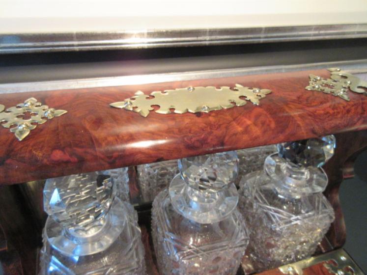 Stunning Antique Burr Walnut Tantalus & Games Box - Image 4