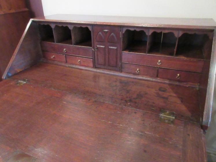Small George II Period Oak Fall Front Bureau - Image 4