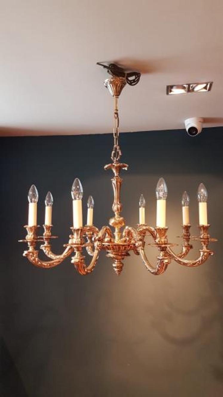 Quality Edwardian Cast Brass 8 Arm Chandelier  - Image 1