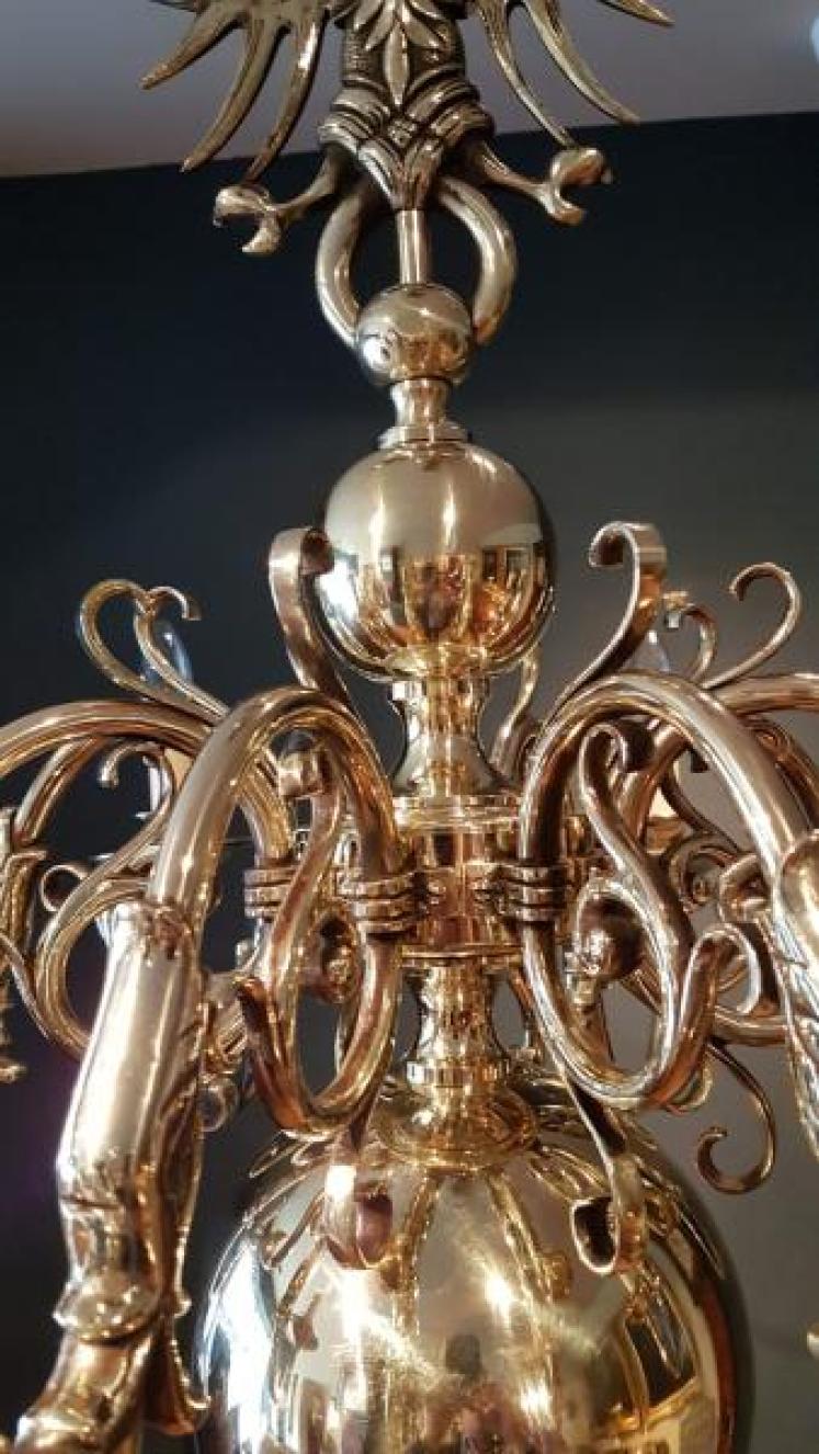Superb Edwardian Brass Eight arm Chandelier - Image 3