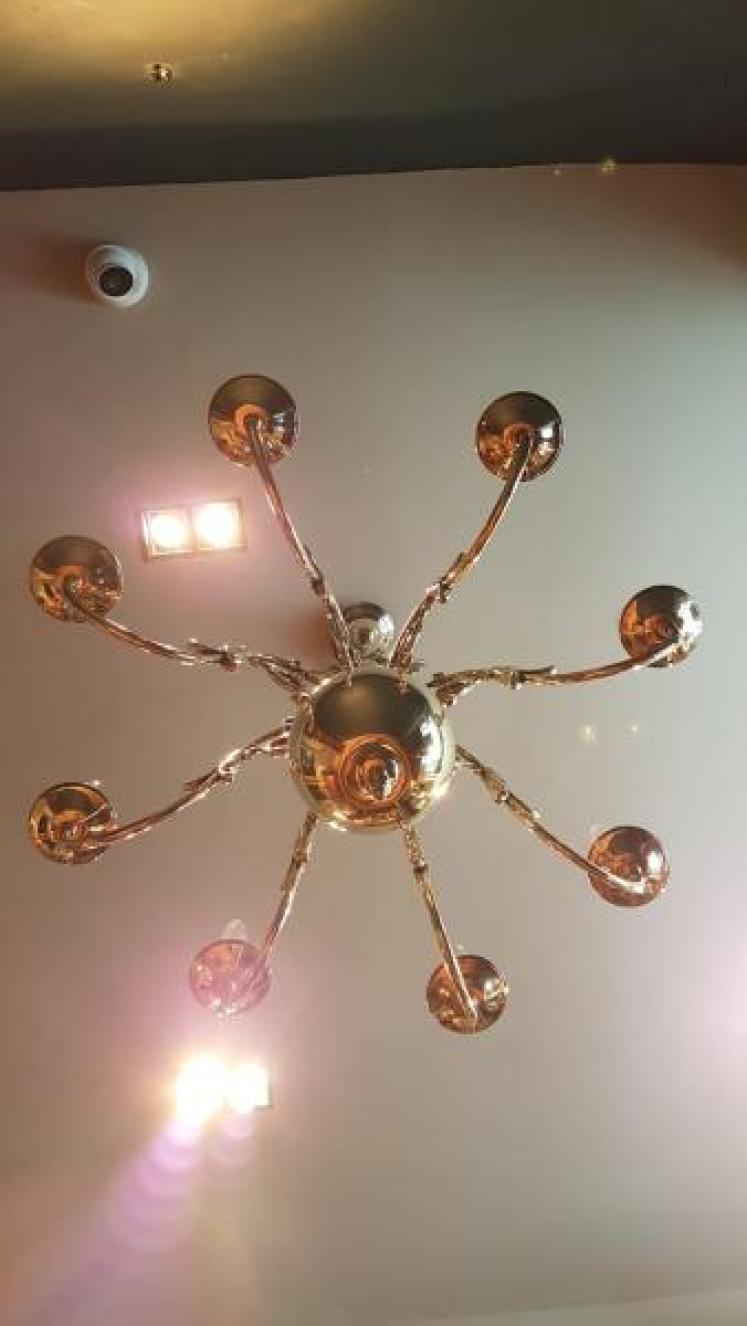 Superb Edwardian Brass Eight arm Chandelier - Image 6
