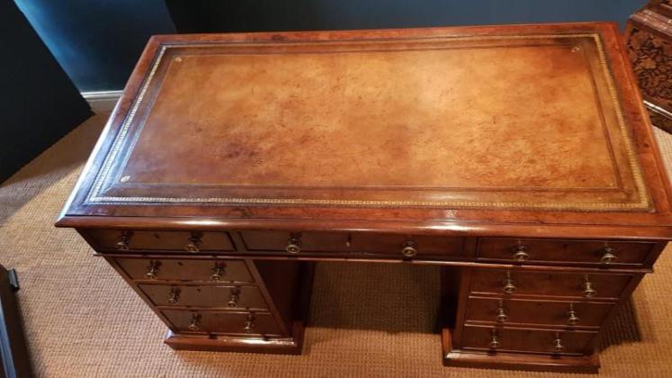 Outstanding Victorian Burr Walnut Pedestal Desk - Image 4