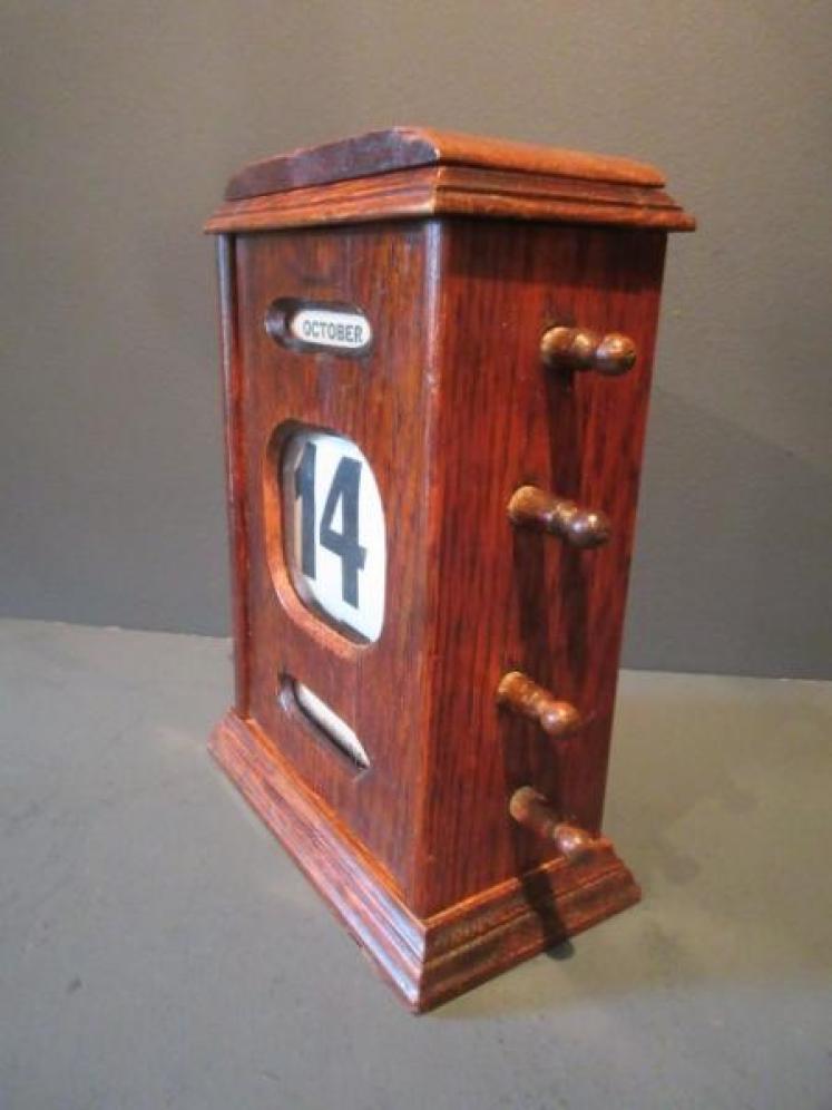 Late Victorian Solid Oak Perpetual Desk Calendar - Image 2