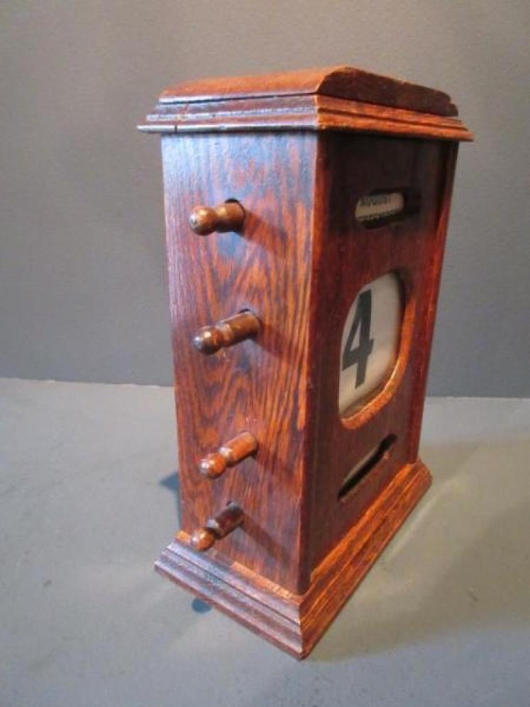 Late Victorian Solid Oak Perpetual Desk Calendar - Image 4