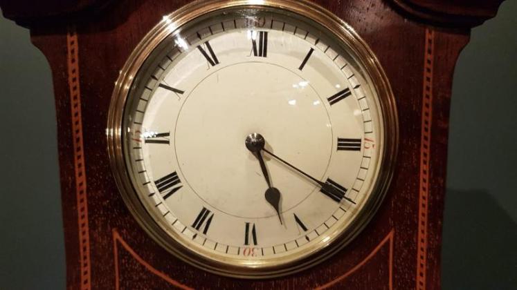 Quality Moulded Base Edwardian Mantle Clock  - Image 3