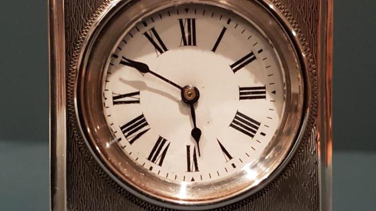 Small Edwardian Walker & Hall Silver Carriage Clock - Image 3