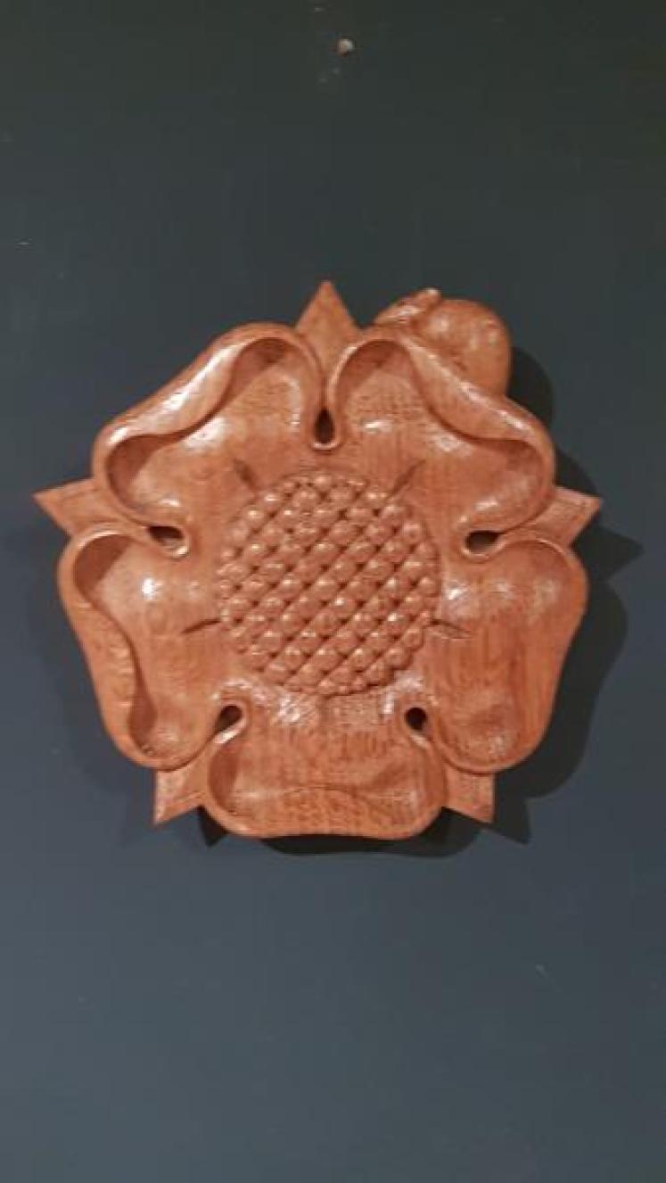 Thompson of Kilburn Yorkshire Rose Wall Plaque - Image 1