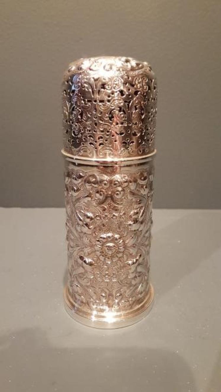 Fine Quality Victorian Silver Sugar Castor - Image 1
