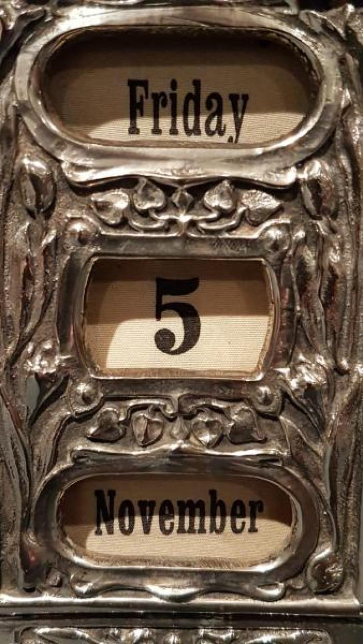 Victorian Silver Plated Perpetual Desk Calendar - Image 2