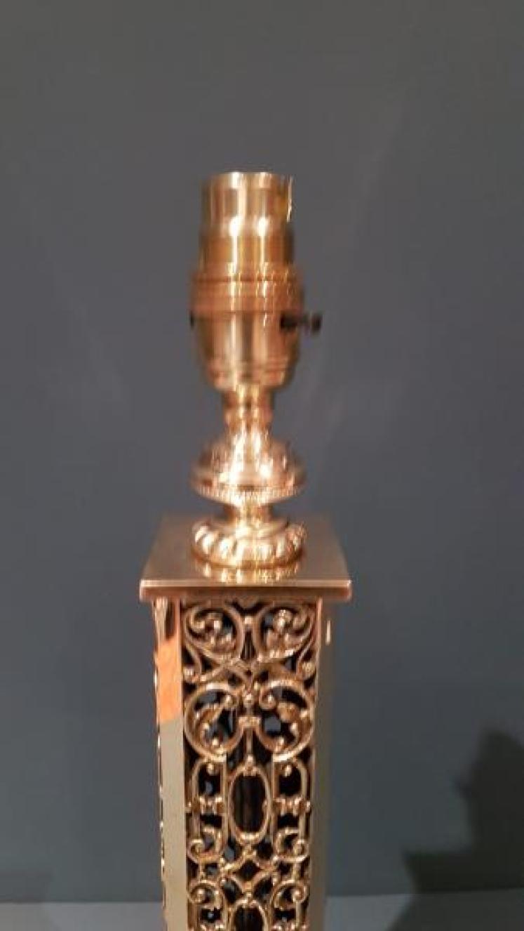 Impressive Late Victorian Cast Brass Table Lamp - Image 3